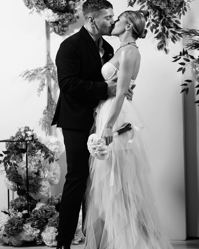 "Шалено боляче": Кривошапко після весілля за кордоном несподівано висловився про війну