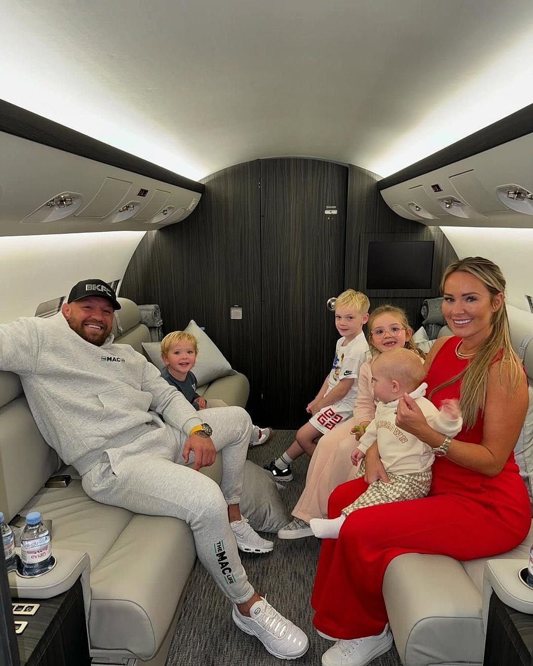 Как выглядит гражданская жена Конора Макгрегора, которой он не прекращает изменять