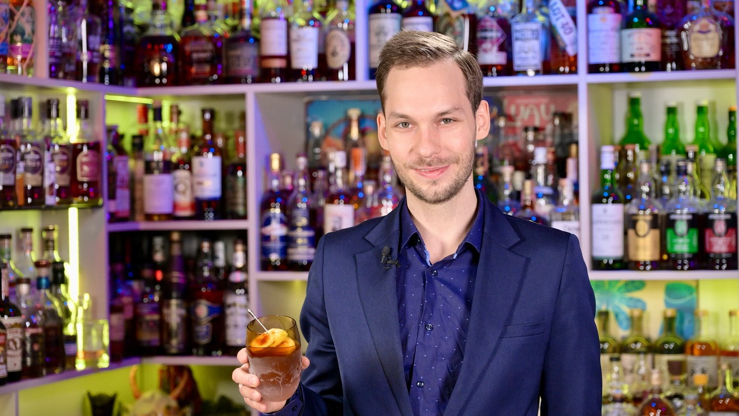 Дослідник культури напоїв Олександр Карпусь: Молодь заслуговує на більше, ніж горілку з запивоном