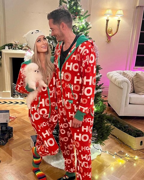 41-летняя Пэрис Хилтон впервые стала мамой, но ее заклеймили за фото