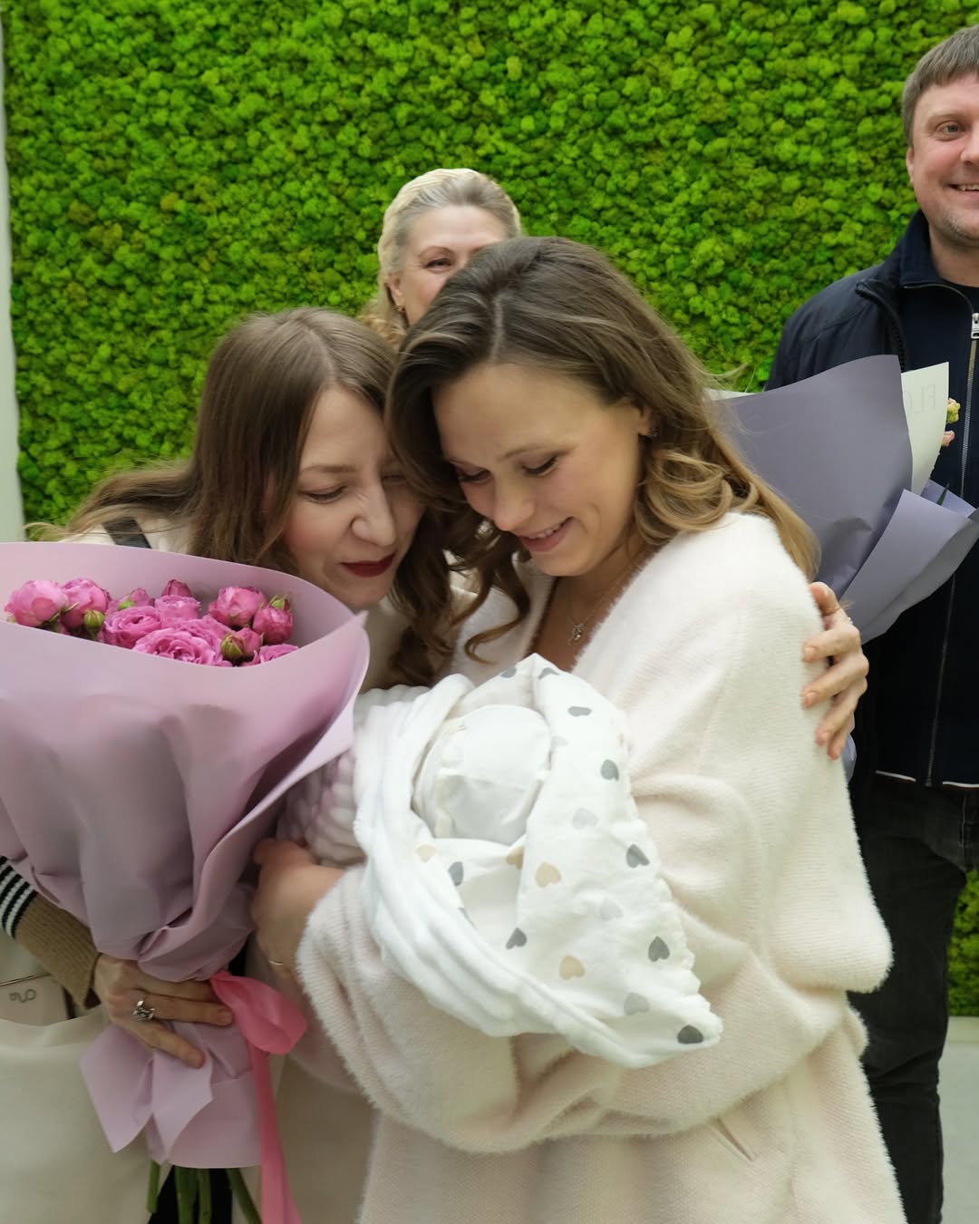 Анна Кошмал во второй раз стала мамой: первые фото новорожденной дочери