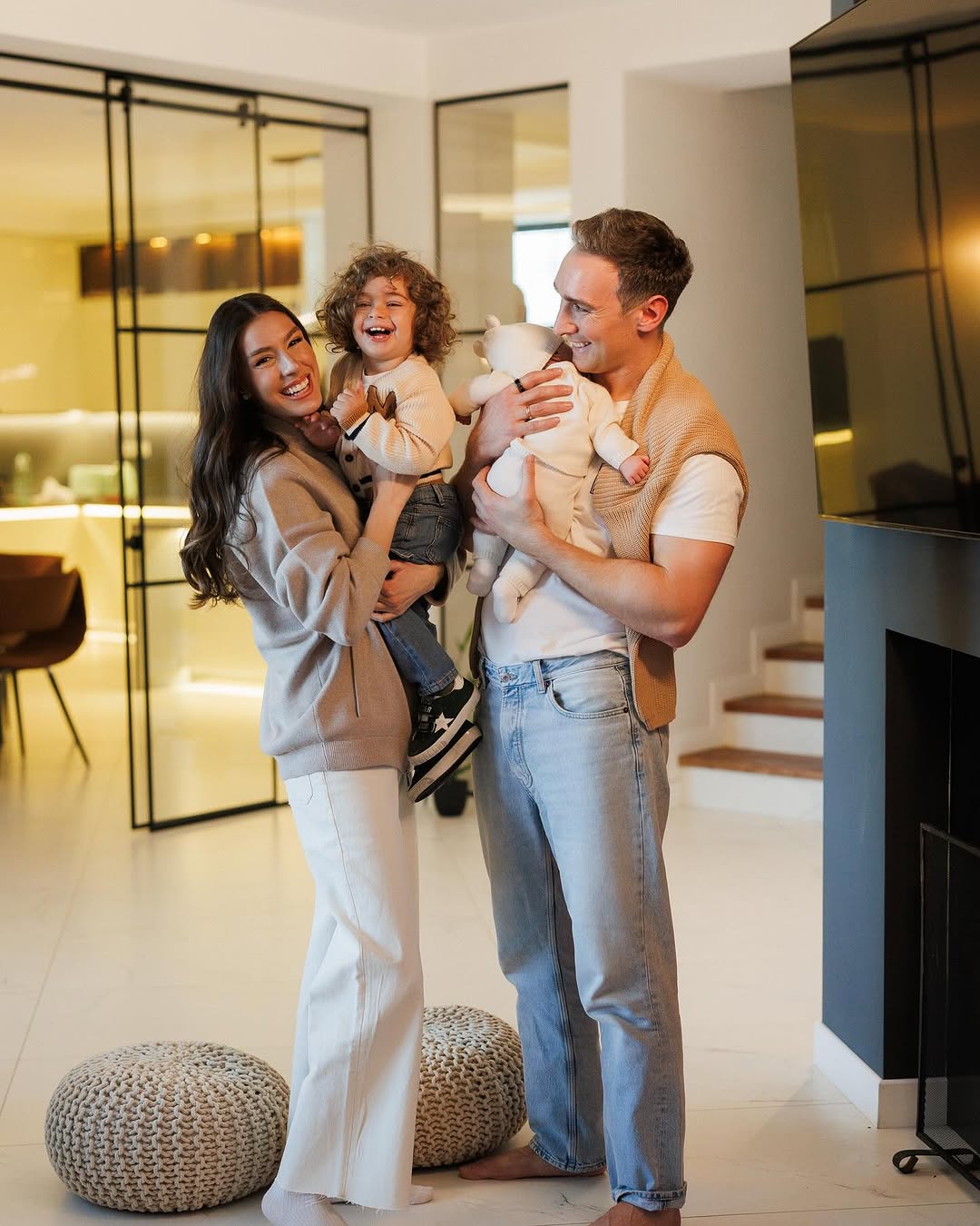 Вперше після народження доньки: зірка "Холостяка" Іраклі Макацарія розчулив фото з дітьми