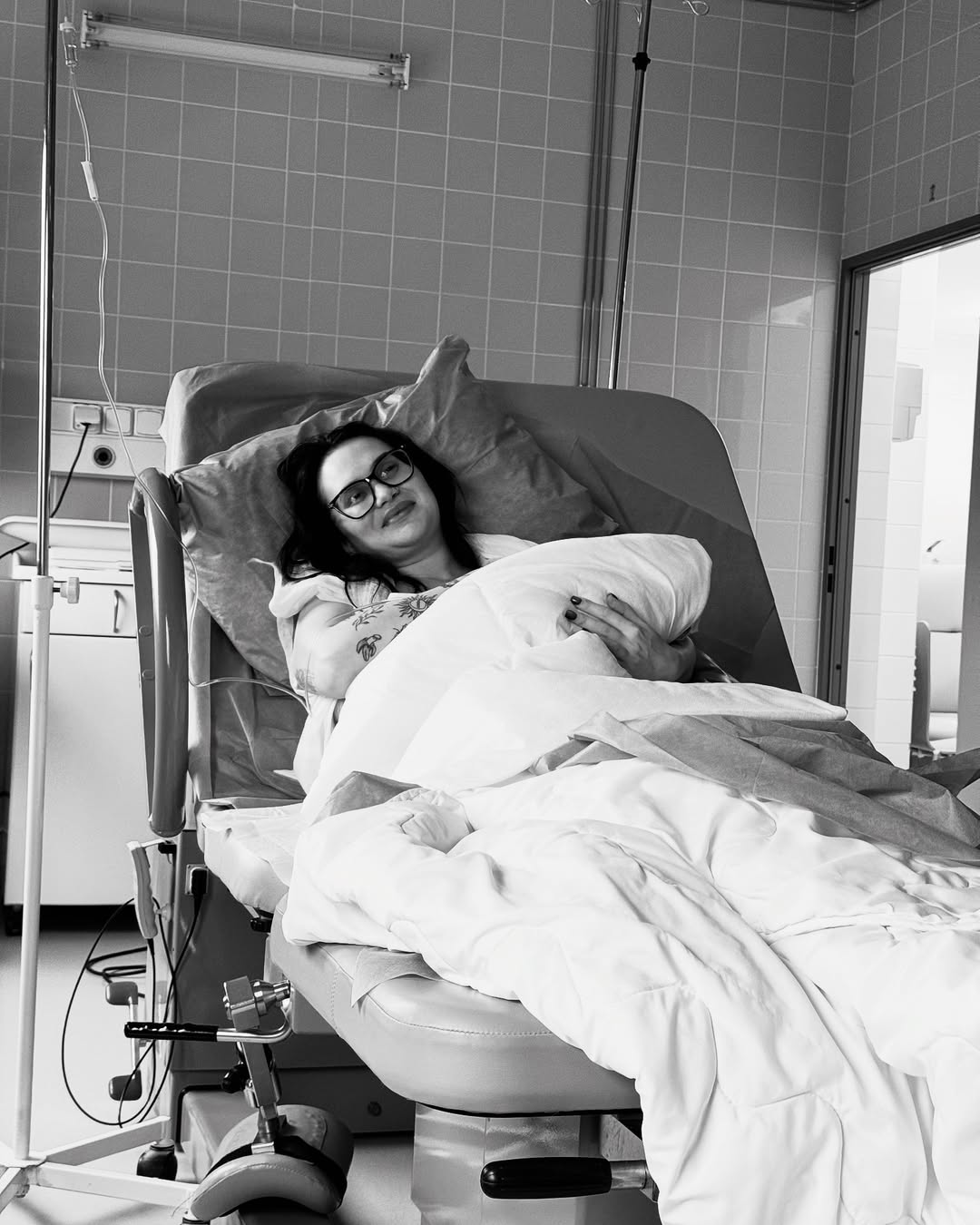 Стендап-комікеса Алла Волкова вперше стала мамою: зворушливе фото з пологового