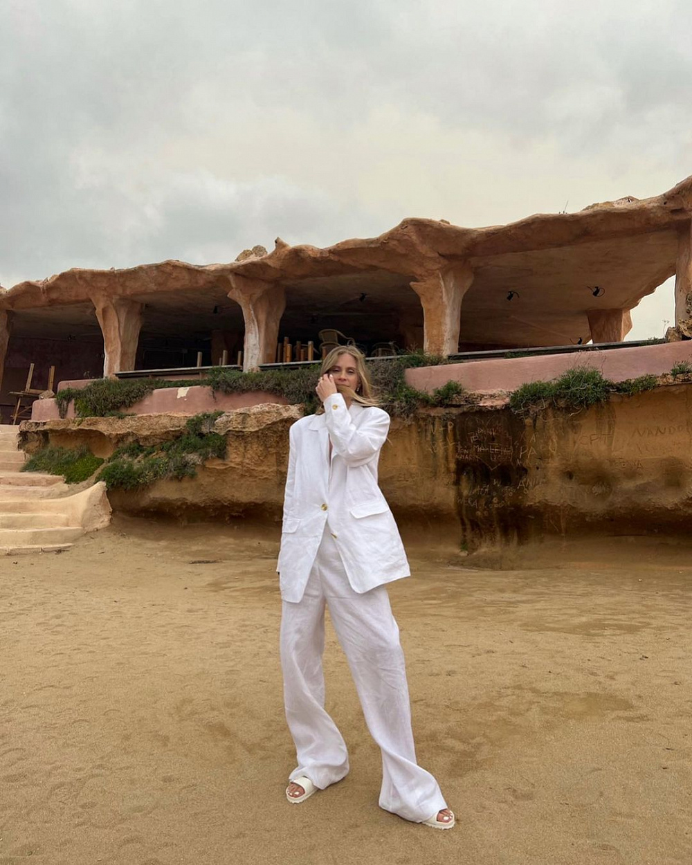 Справжній люкс: дружина Зінченка показала, як носити білий костюм - хіт цього літа