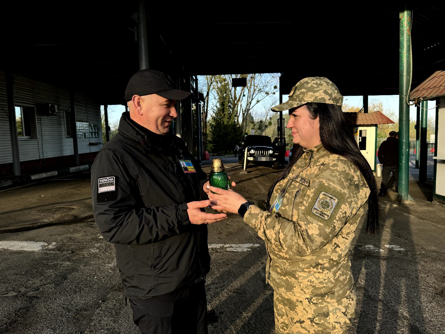Благодатний вогонь прибув в Україну: святиня прямує з Волині до Києва