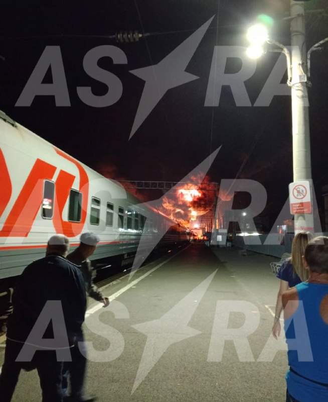 У Сальську в РФ зупинено поїзди: після атаки дронів загорівся вантажний потяг