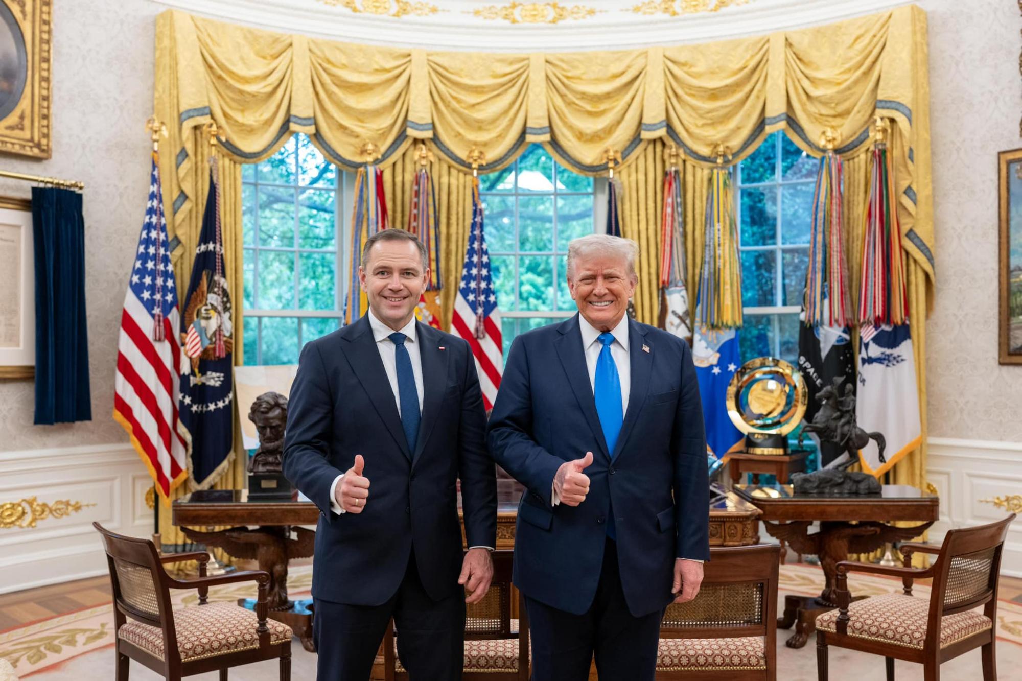 Кароль Навроцький перемагає на виборах у Польщі: хто він і що говорив про Україну