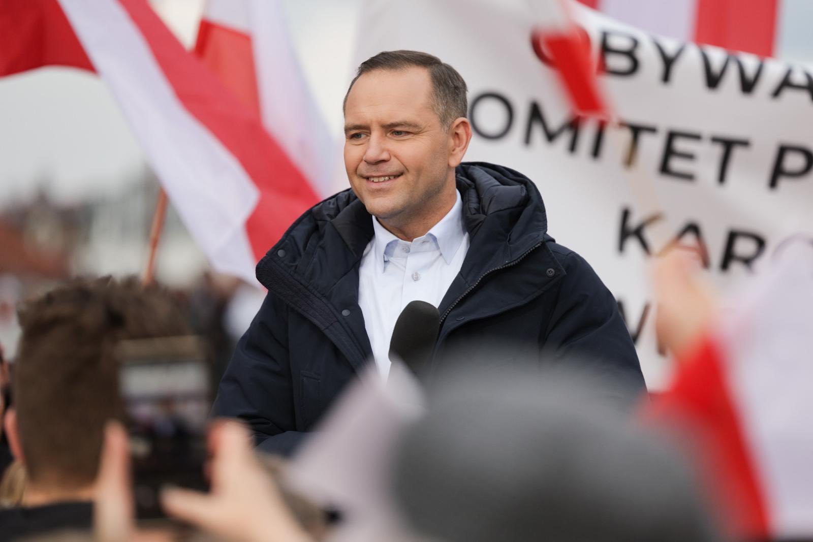 Кароль Навроцький перемагає на виборах у Польщі: хто він і що говорив про Україну