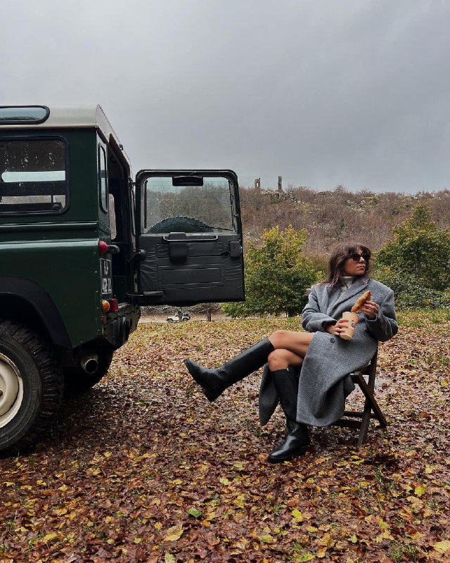 Чорні чоботи - вічна класика: з чим їх носити восени та взимку 2024