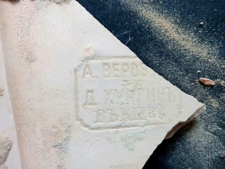 В заброшенном здании Чернобыля нашли старинный камин: фото уникальной находки