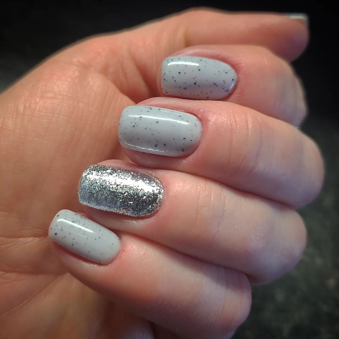 Який колір лаку вибрати в січні 2025, щоб манікюр виглядав дорого