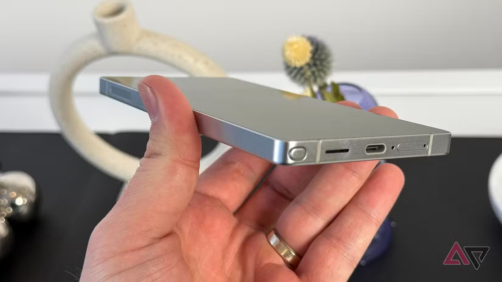 Менше захисту, більше проблем. Чому чохли на смартфонах можуть нашкодити вашому пристрою