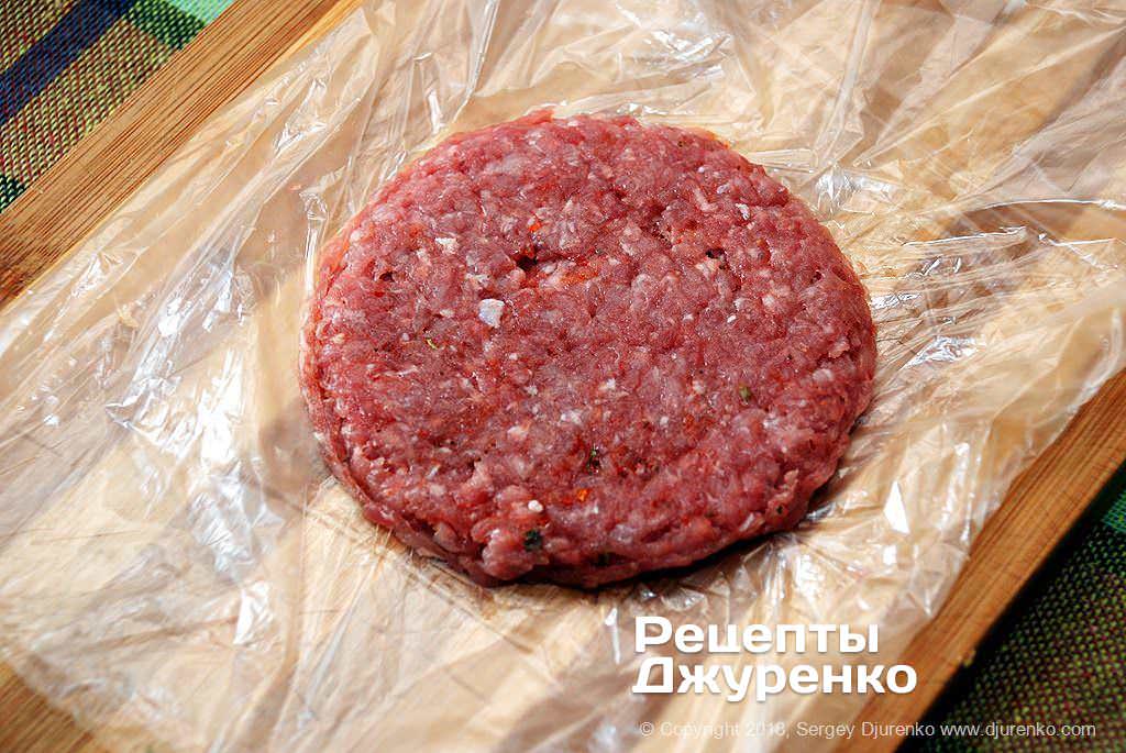 Кулинар дал простой рецепт домашнего бургера: будет лучше, чем в ресторане!