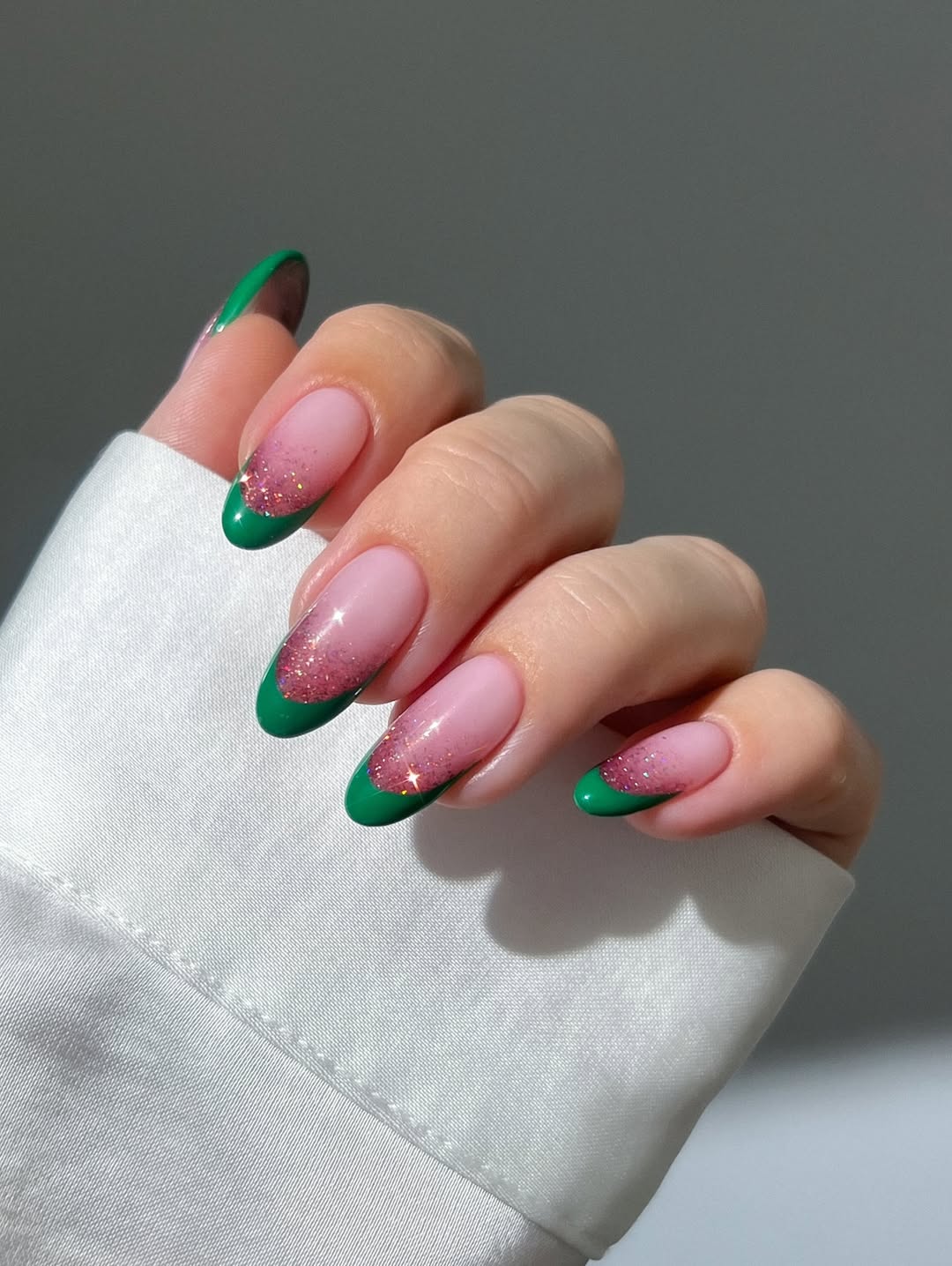 Трендовий манікюр на липень 2025: ідеї з яскравим дизайном, які варто спробувати