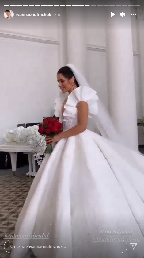 Ведущая "Танцев" Онуфрийчук официально вышла замуж за миллионера через 8 месяцев после свадьбы