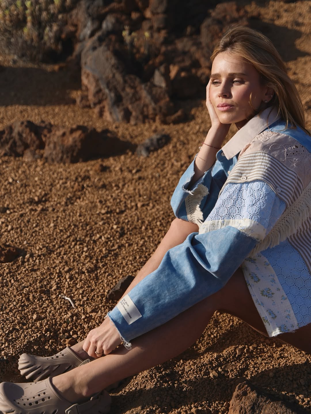 Шорти, сорочка і бахрома: Катерина Кузнєцова показала стильний "лук" для відпустки