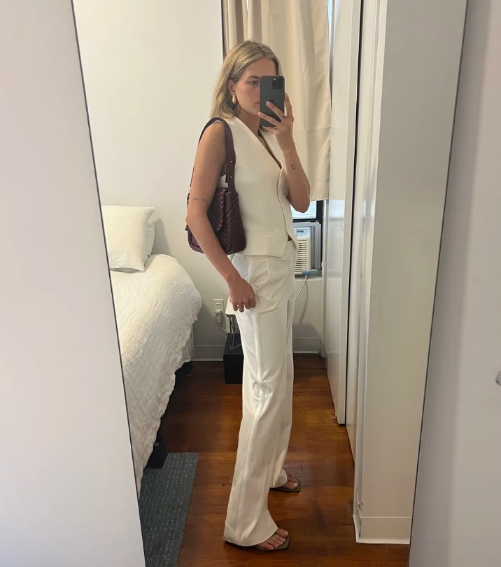 Білі штани - хіт літа 2025: з чим їх носити, щоб виглядати стильно