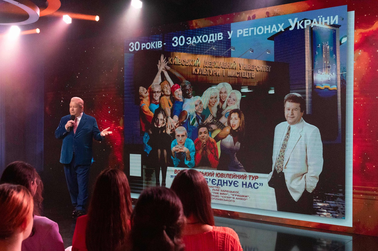 Поплавский отметил 30-летний юбилей проекта "Поющий ректор" и рассказал что дальше