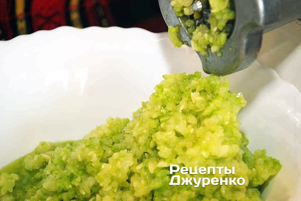 Кулинар раскрыл секрет вкуснейших кабачковых оладий: подавать только так!