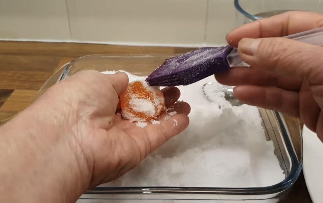 Це готують професійні кухарі світу: як засолити жовток та у які страви додати