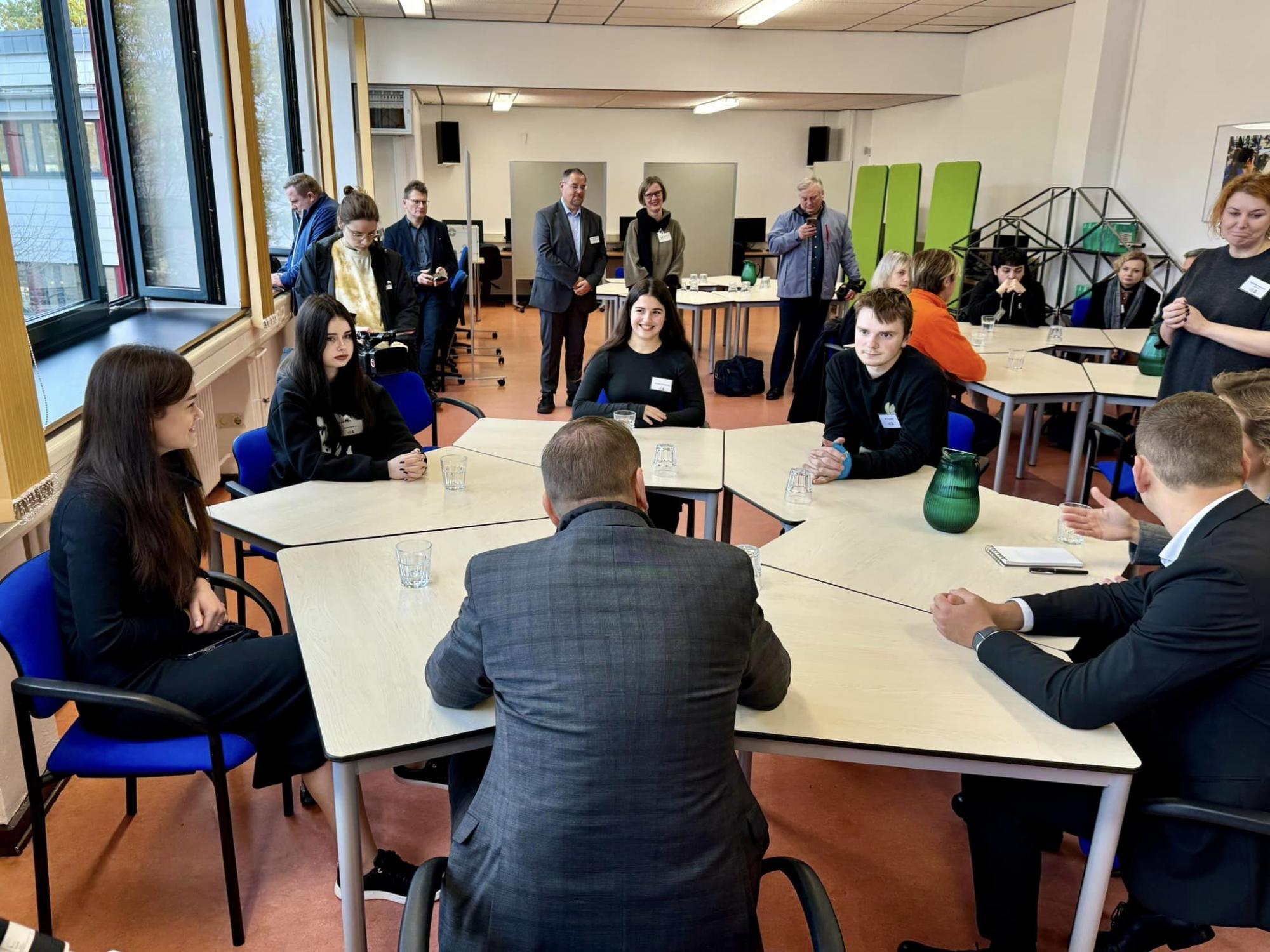 Оксен Лісовий розповів, як українські діти навчаються в Німеччині