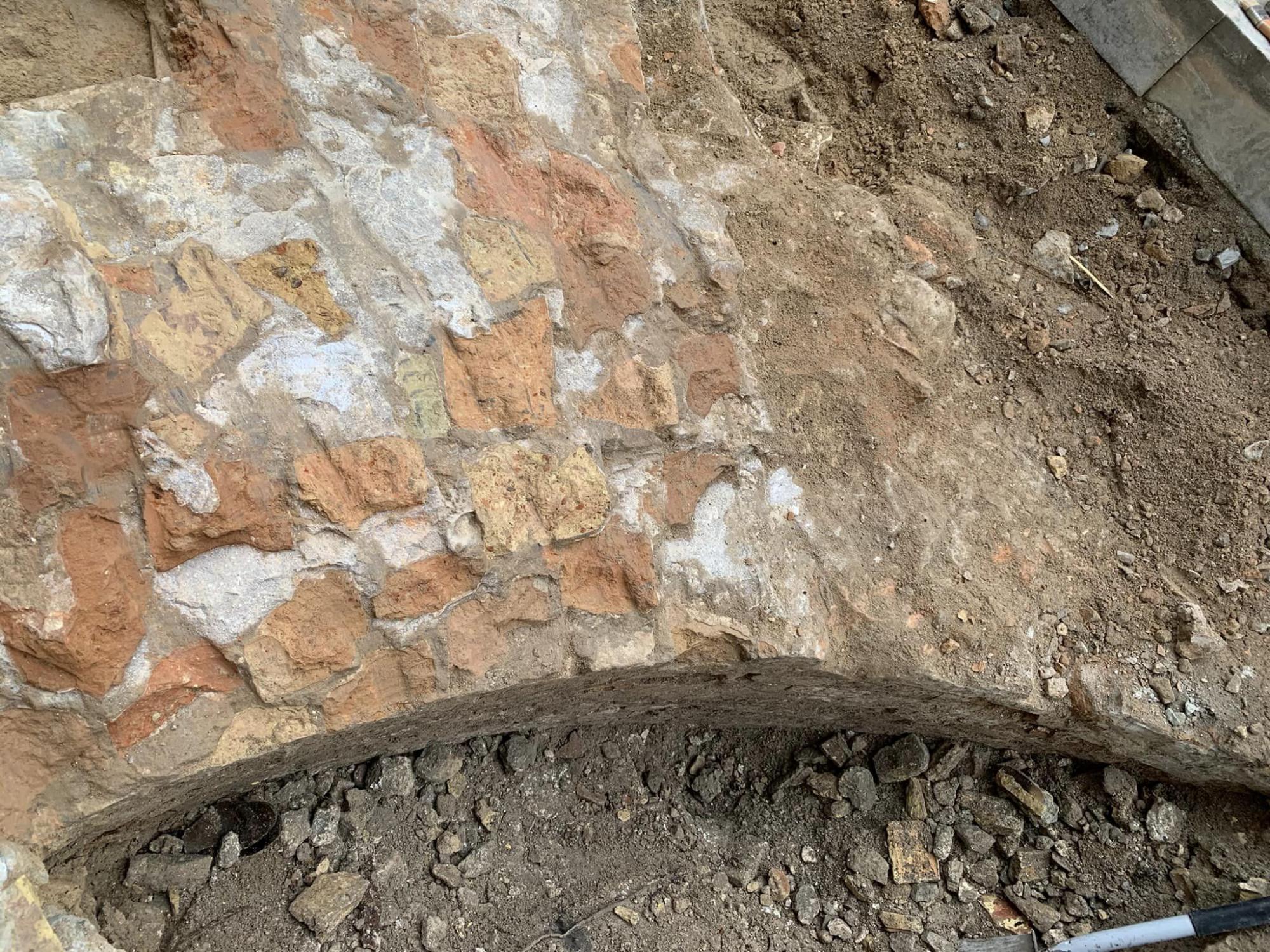 Нова київська таємниця: біля стін Софійського собору знайшли залишки загадкової будівлі (фото)