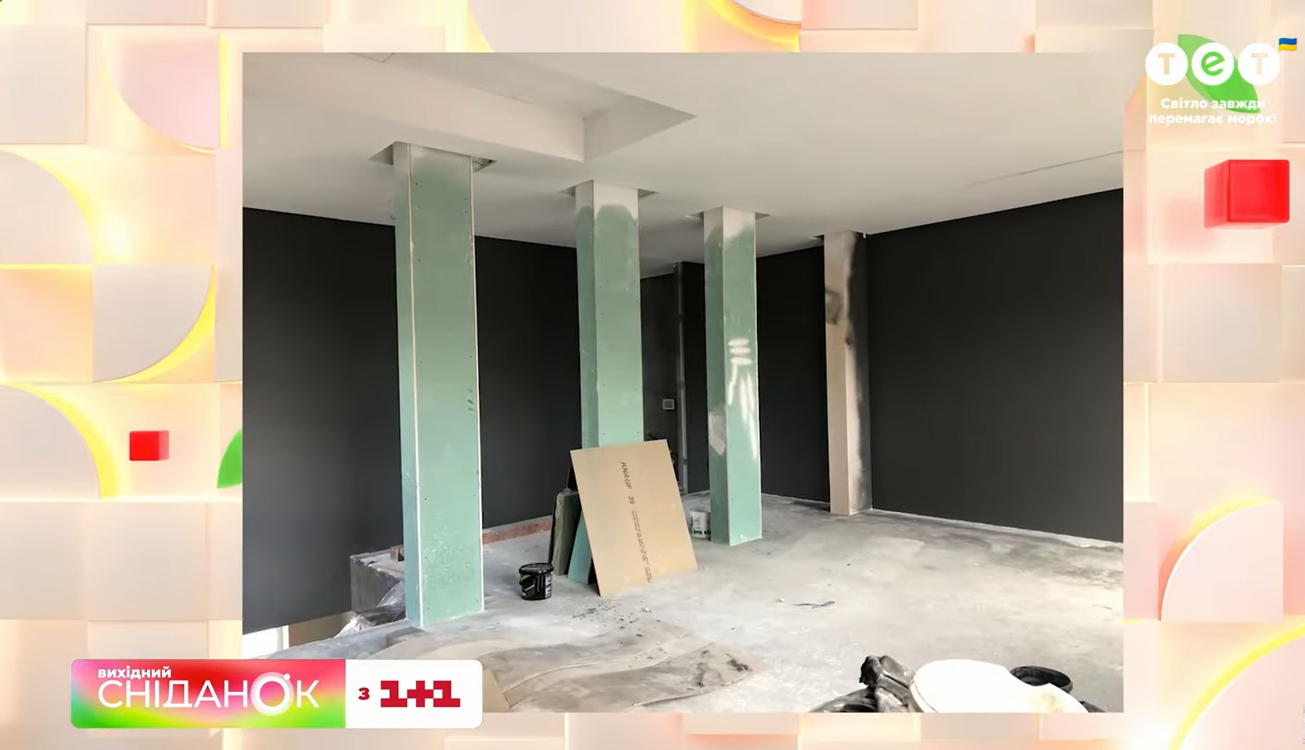 "Мені цього вистачає": Позитив вперше показав свій двоповерховий будинок, де два роки триває ремонт