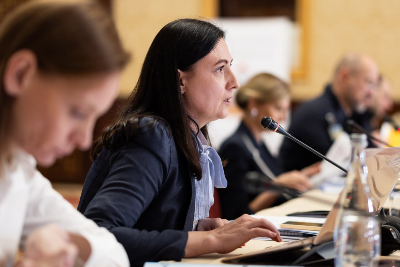 Елена Зеленская в элегантном образе показала стильную прическу (фото)