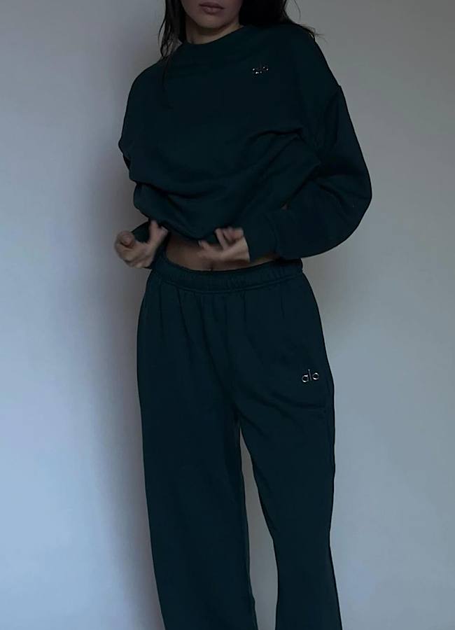 Кендалл Дженнер показала, как украсила свой дом к Рождеству (фото)