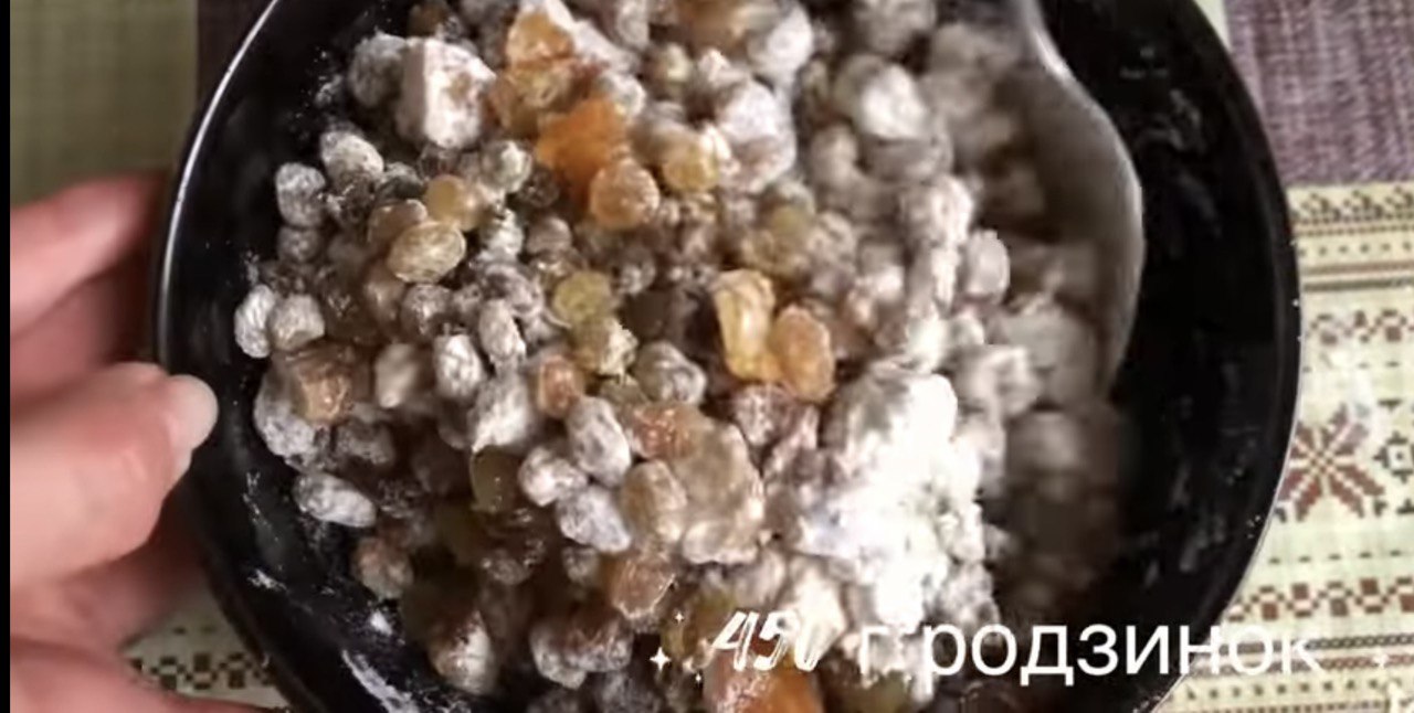 Готуємо різдвяний штолен без дріжджів: простий рецепт святкової випічки