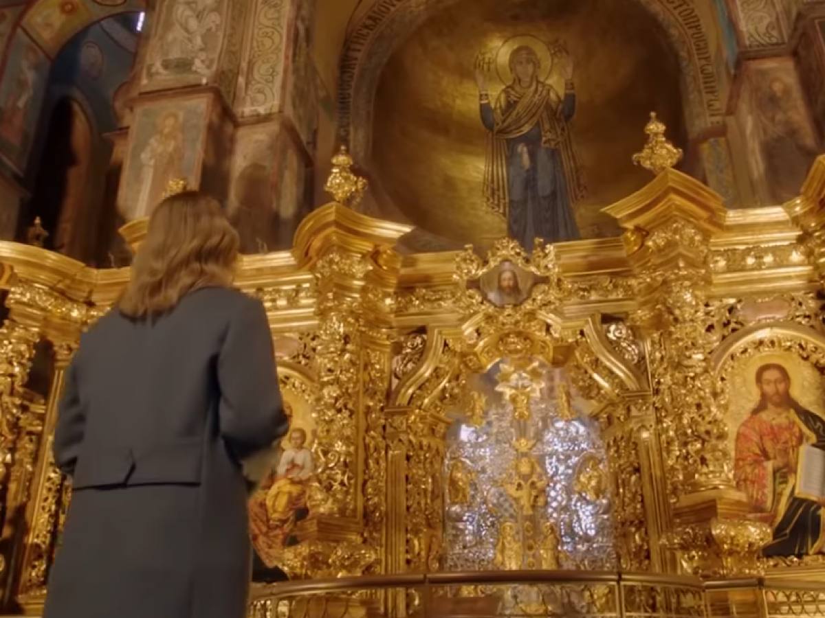 Елена Зеленская в нежном наряде поздравила украинцев с Рождеством