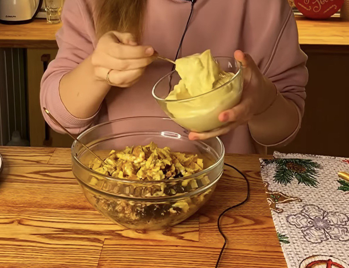 Салат "Ялинка" з куркою та грибами: ця ефектна страва обов'язково має бути на столі