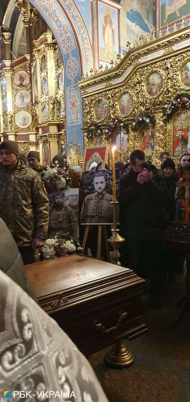 У Києві прощаються з загиблим поетом Максимом Кривцовим: щемливі фото