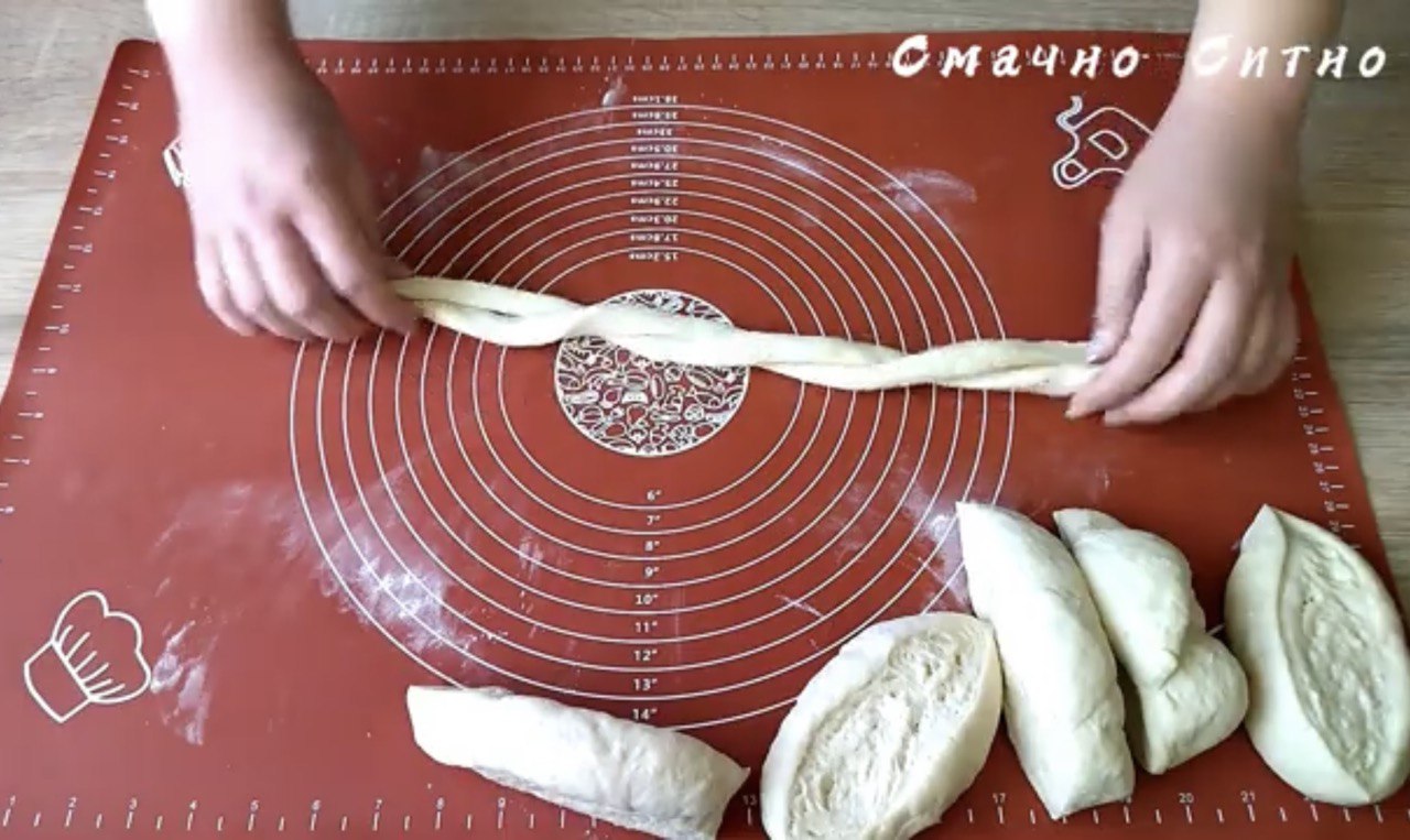 Як швидко і легко приготувати відомі турецькі бублики з кунжутом: покроковий рецепт