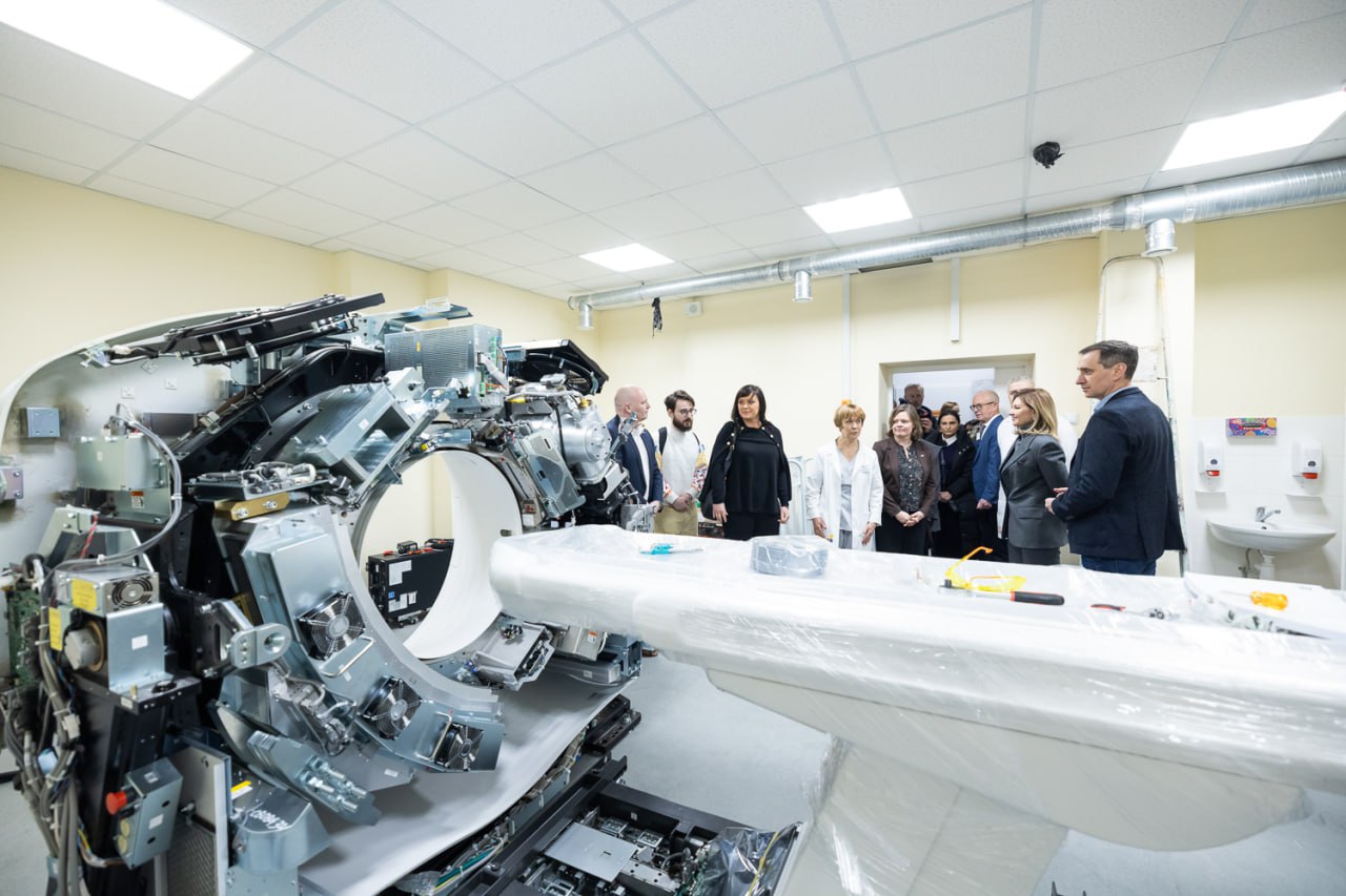 Олена Зеленська показала, як носити класичний костюм з цікавою формою брюк (фото)