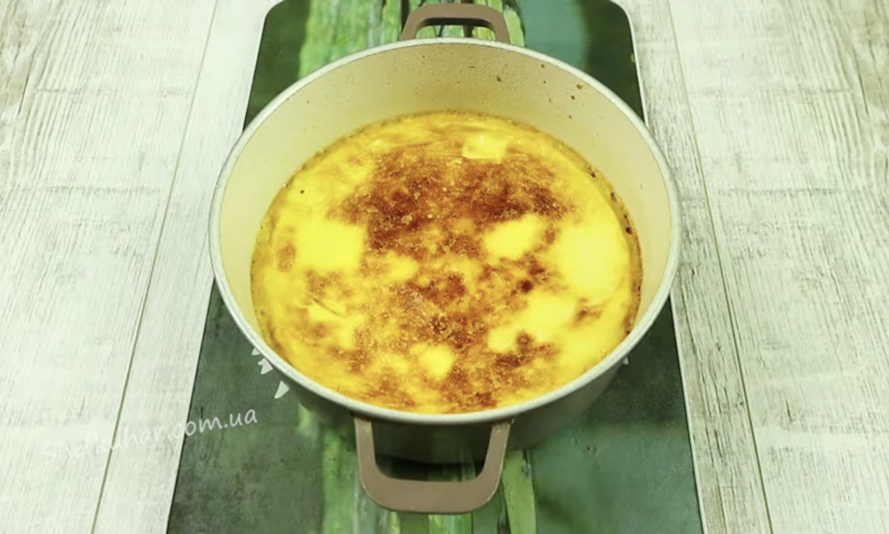 Молозиво в духовці з трьох інгредієнтів: рецепт простого та неймовірно смачного десерту