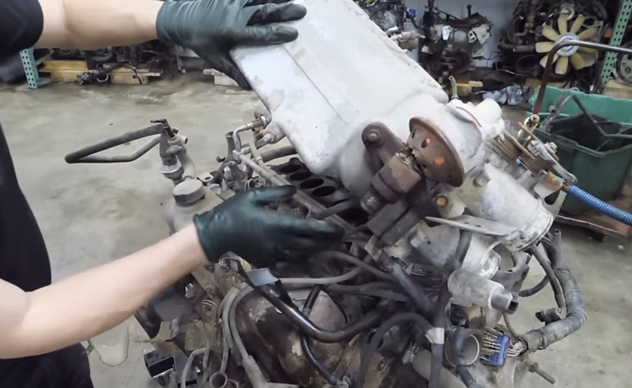 Вот что будет с двигателем, если не ездить на автомобиле 17 лет (видео)