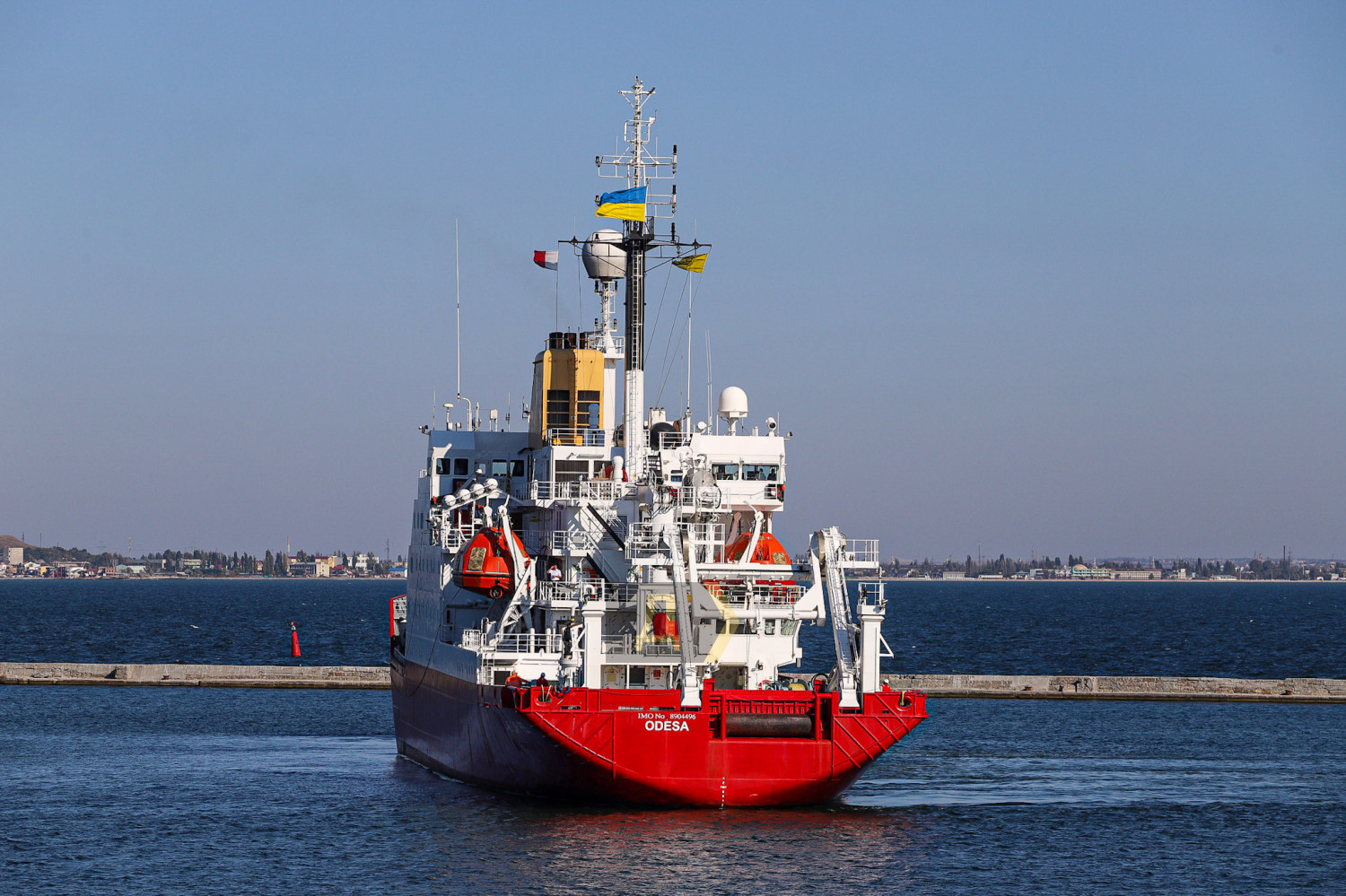 До Одеси прибув перший за роки незалежності український криголам (фото)