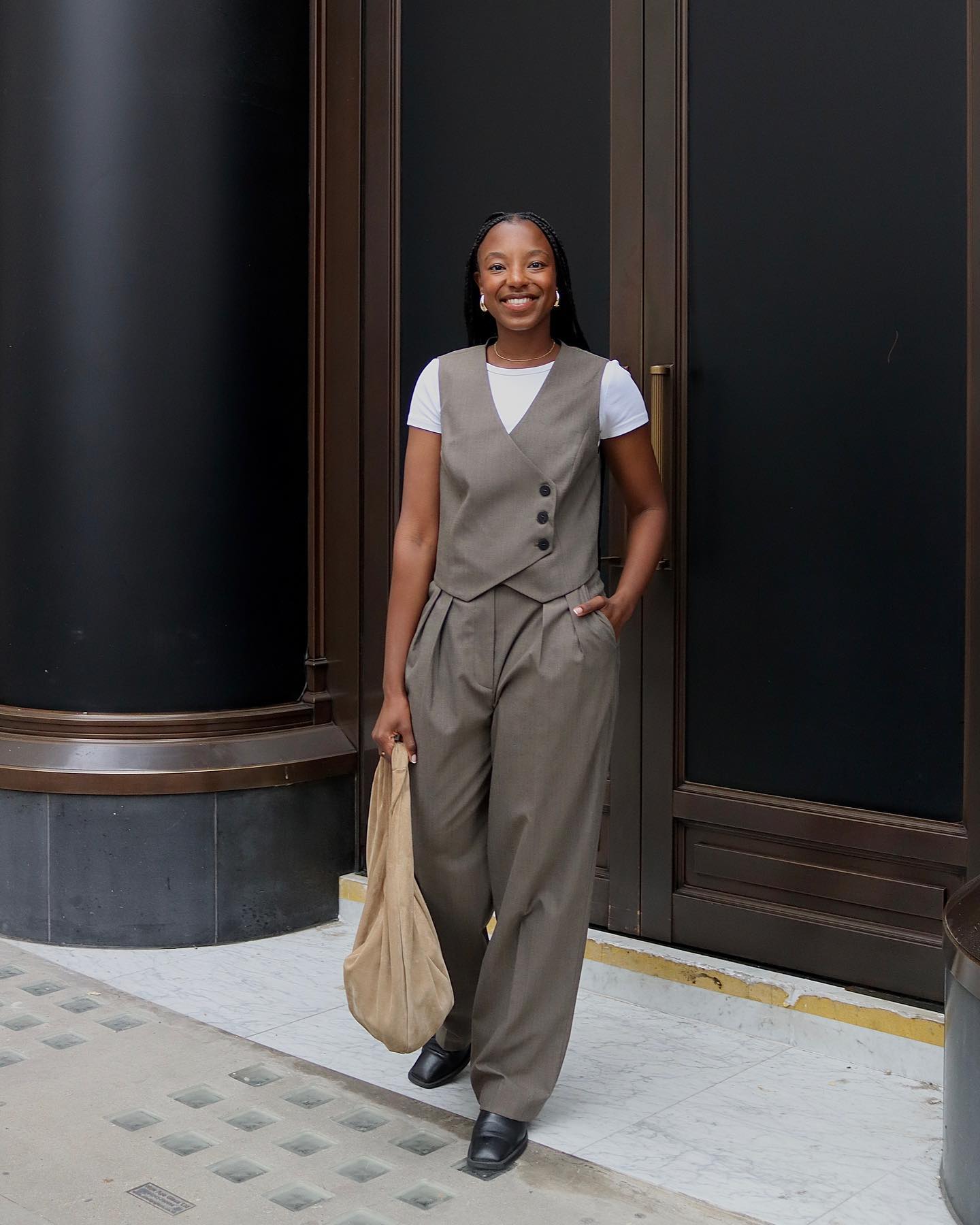 Який вигляд має наймодніше взуття на холодну осінь: трендові образи з ботильйонами