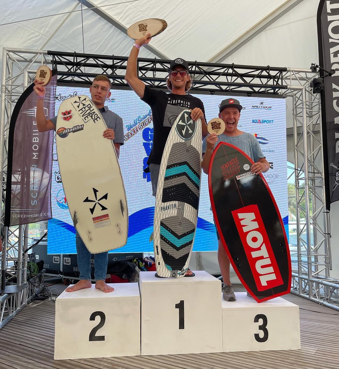 Спортсмен-серфингист: как выглядит родной брат Кати Осадчей (фото)