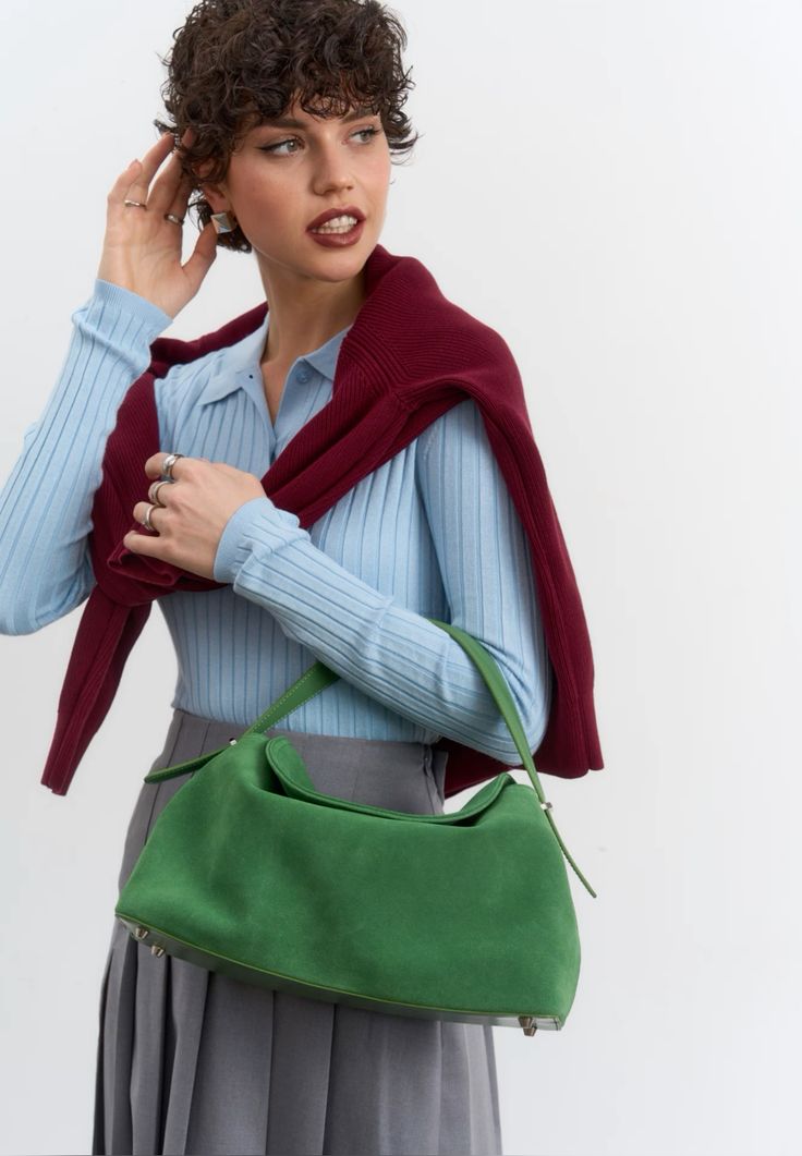 Прямокутні та із замші: як виглядають наймодніші сумки на осінь і зиму