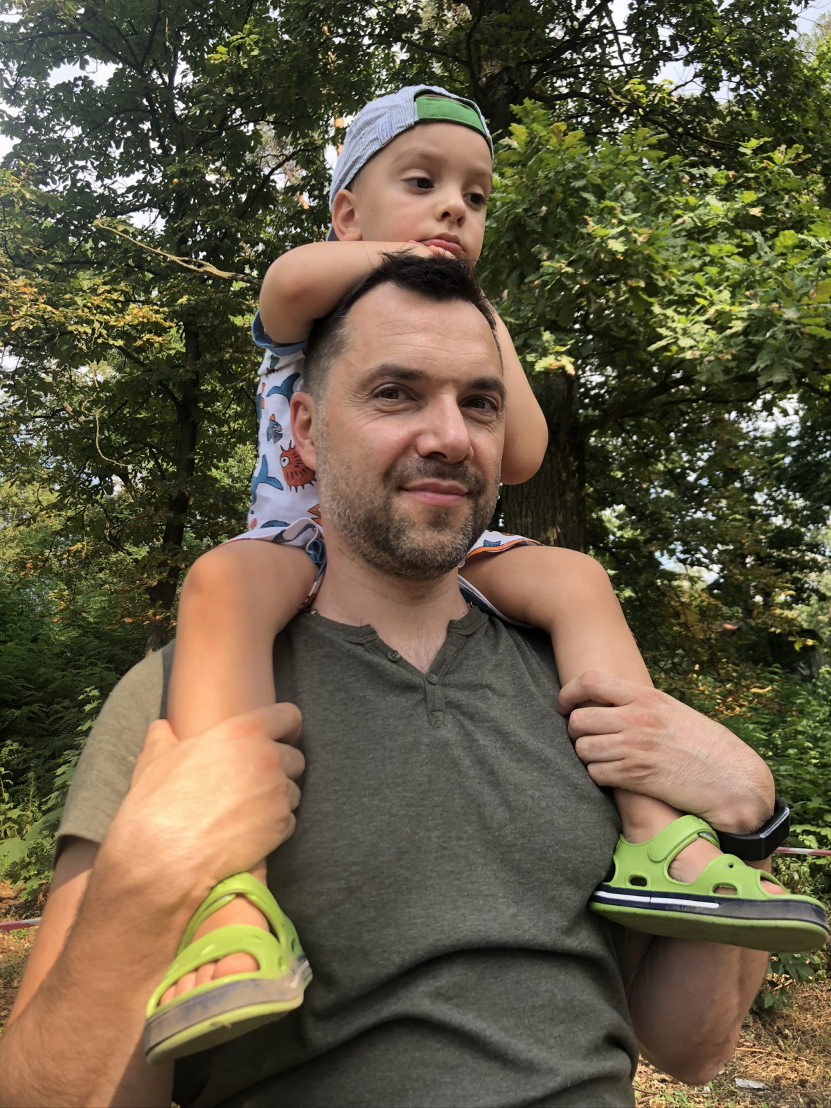 Жена Арестовича высказалась о войне и семейной жизни: "Тоже использую Алексея как успокаивающее"