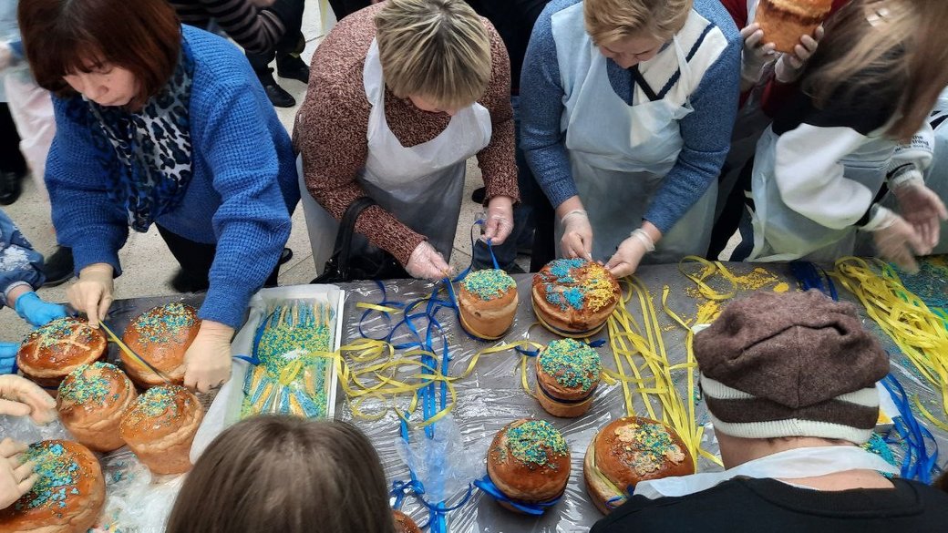 У Львові створили найбільший тризуб із пасок: дивіться, як встановили новий рекорд України