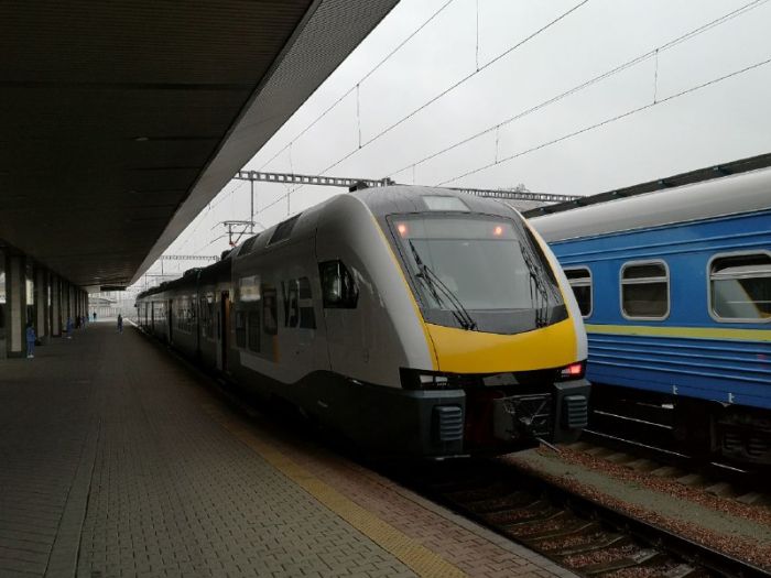 На вокзале в Киеве "засветился" абсолютно новый поезд: смотрите фото и видео