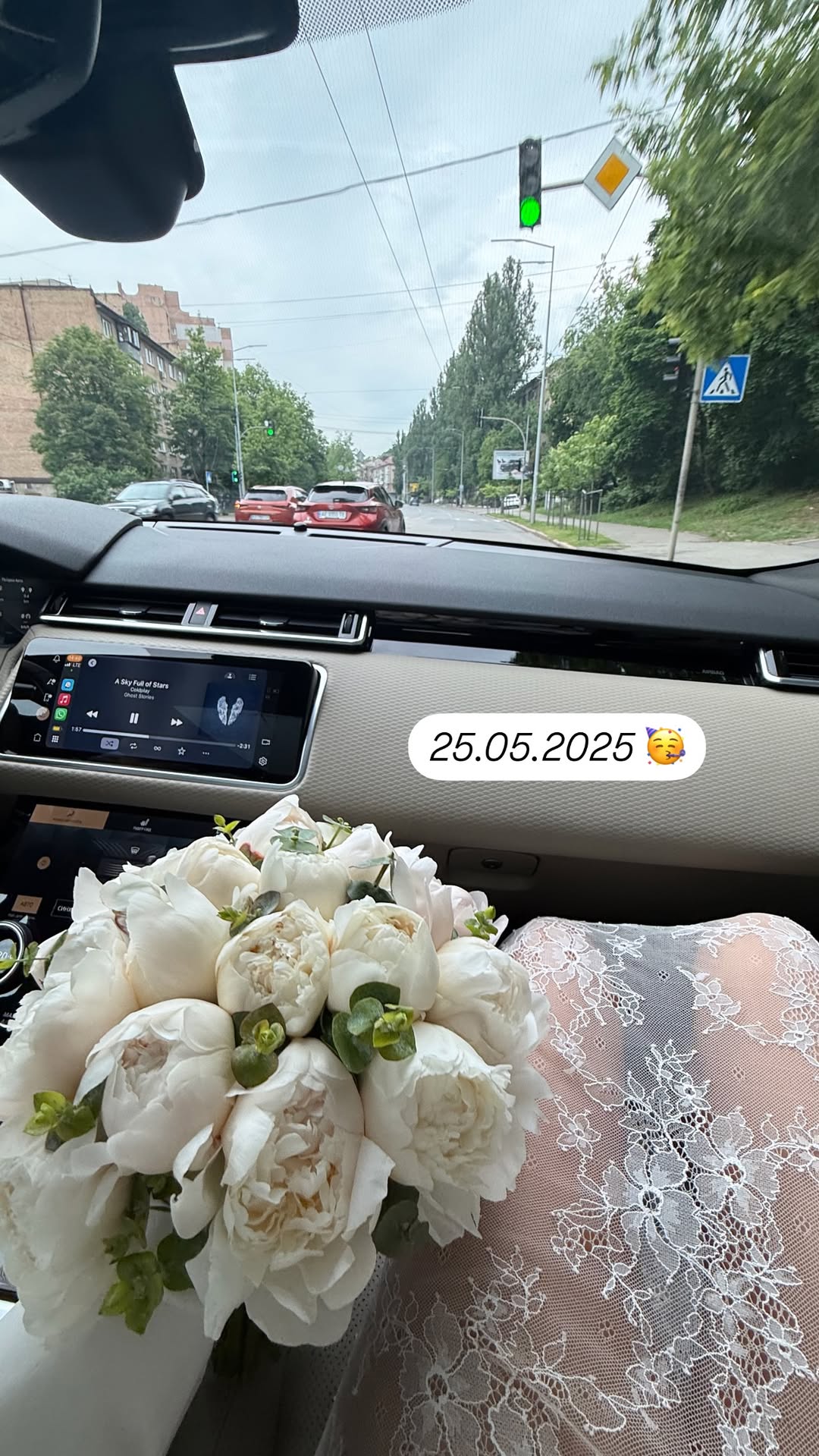 Звезда "Холостяка" вышла замуж: первые фото свадьбы