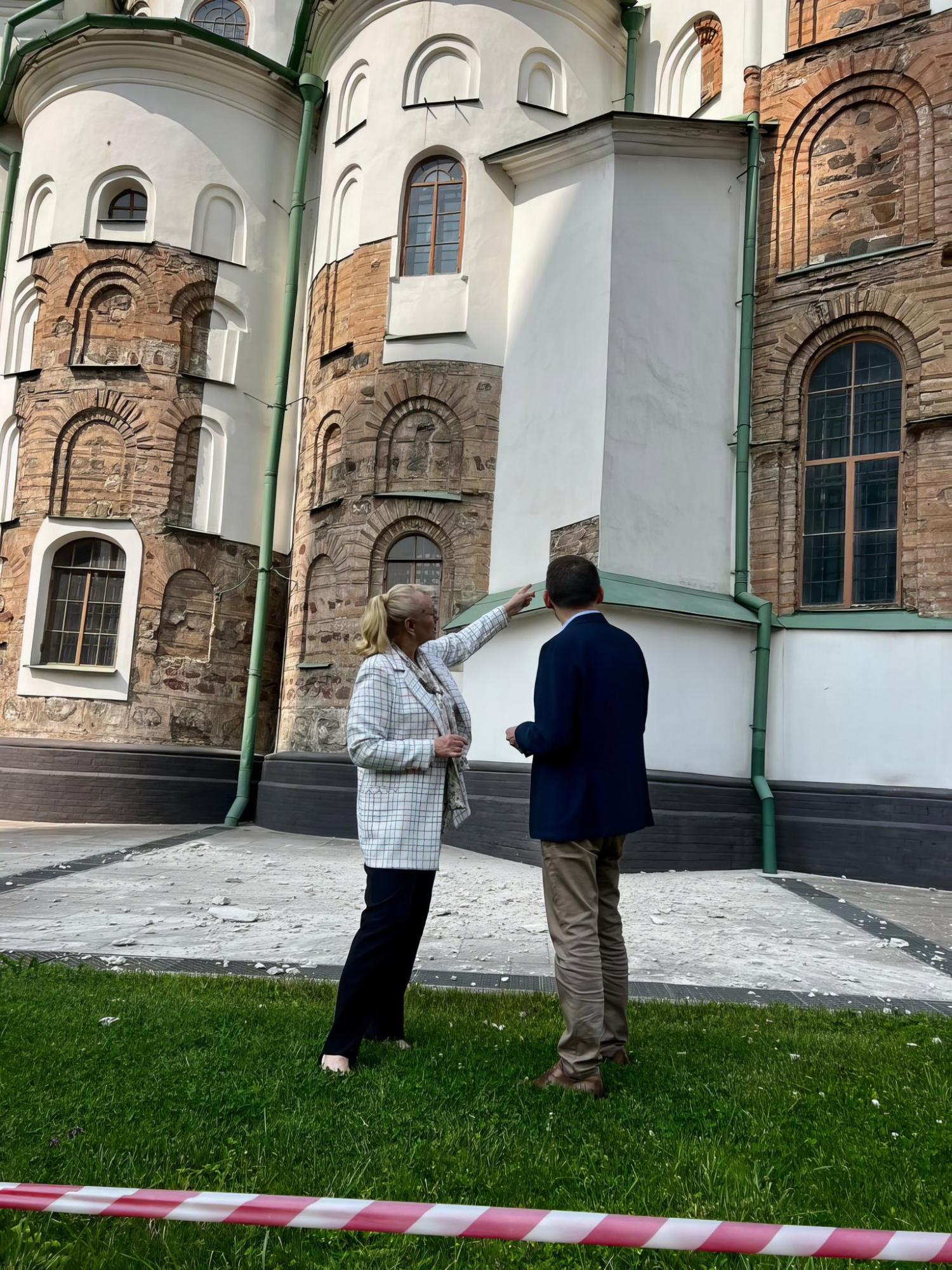 Софійський собор у Києві пошкоджено через обстріл: що кажуть у храмі про наслідки