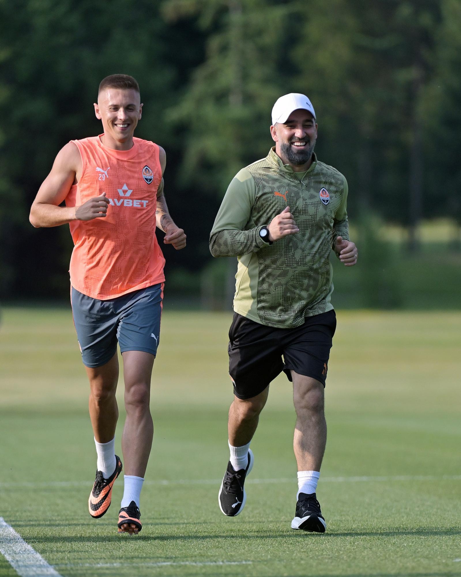Туран провів перше тренування з "Шахтарем": показав свої навички та отримав настанови від Срни (фото, відео)