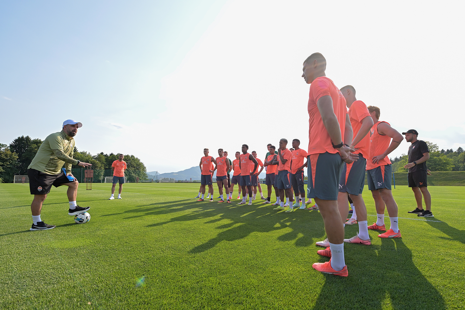 Туран провів перше тренування з "Шахтарем": показав свої навички та отримав настанови від Срни (фото, відео)