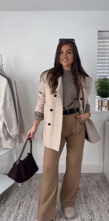 Как стилизовать классические брюки: блогерша показала 3 варианта на каждый день (видео)