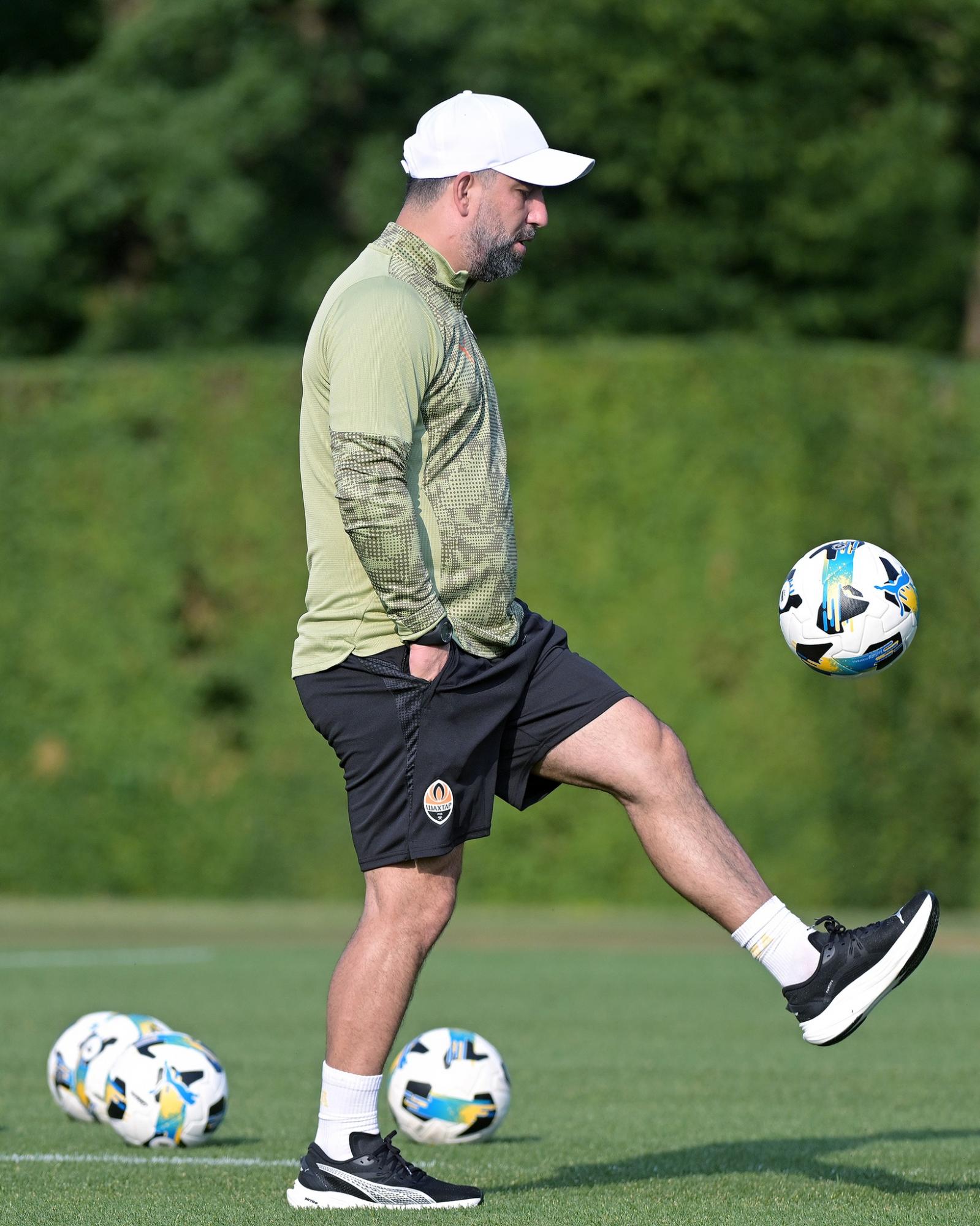 Туран провів перше тренування з "Шахтарем": показав свої навички та отримав настанови від Срни (фото, відео)